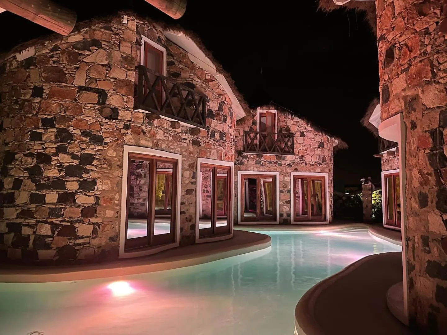 게스트하우스 Suite And Pool, Praia Estoril, 살 레이