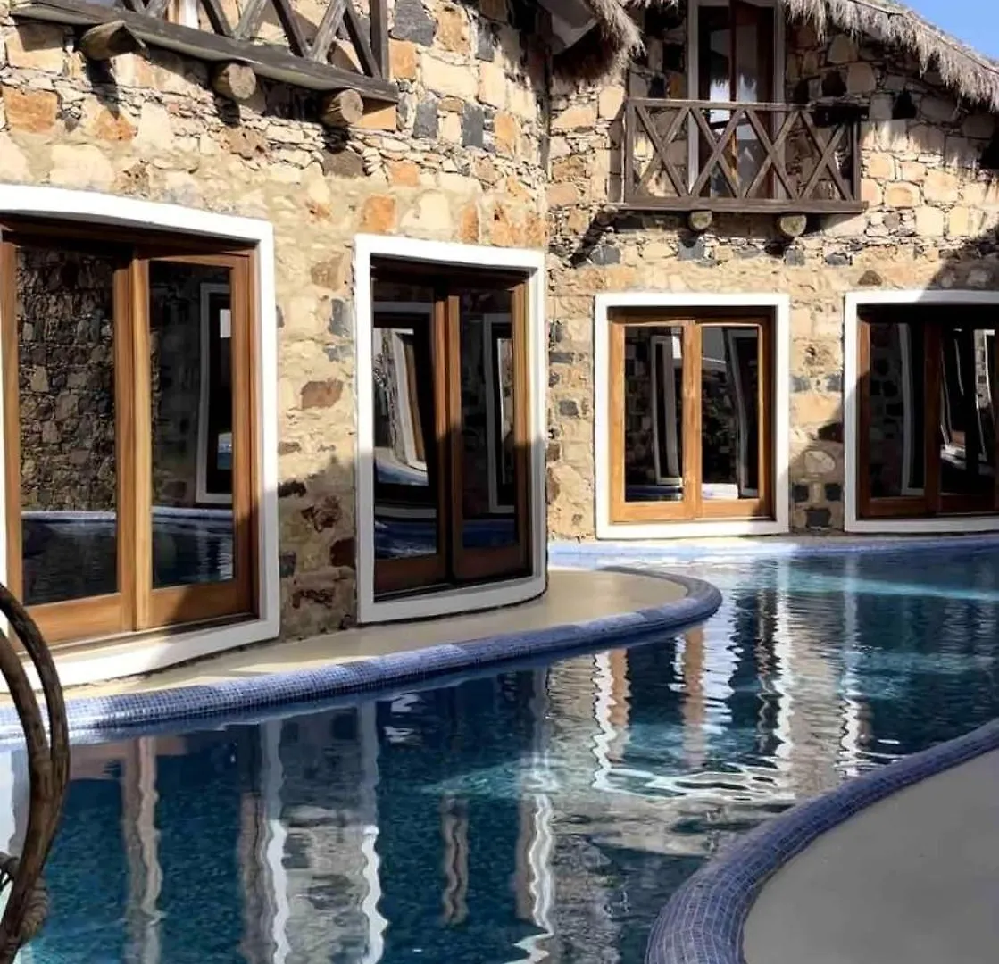 Suite And Pool, Praia Estoril, 살 레이 0*,
